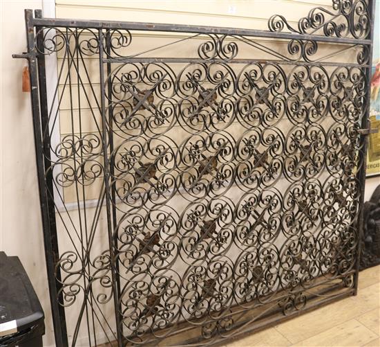 A pair of large gates, W.183cm